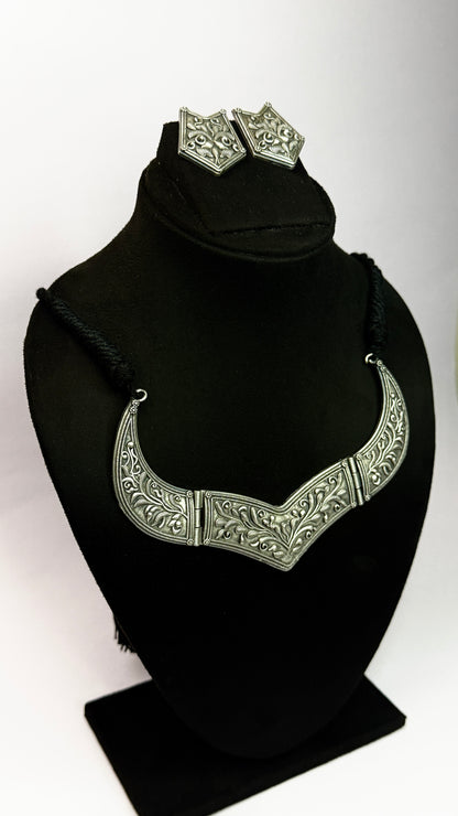 Heritage Scroll Choker Set